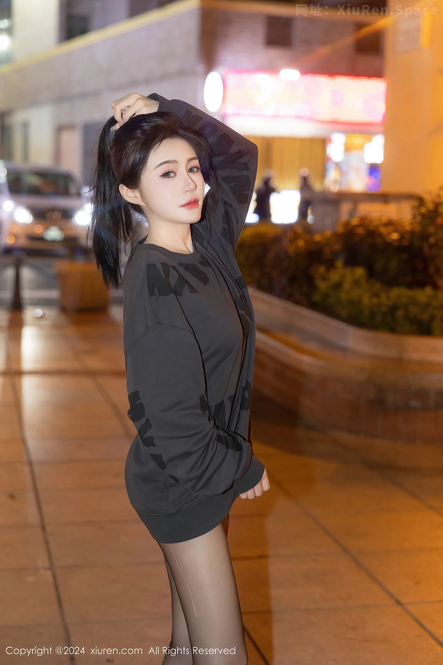 图片[3]-[XiuRen秀人网]VOL.8285 模特林幼一户外性感灰色卫衣配超薄无内黑丝秀翘臀美腿诱惑写真56P-秀人网官方网站